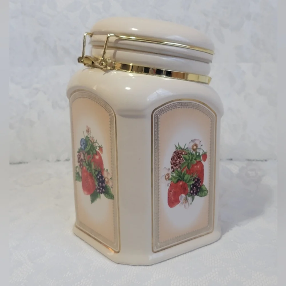 Vintage Knott's Berry Farm Ceramic Canister Cookie Jar Tilted Lid Gold Trim